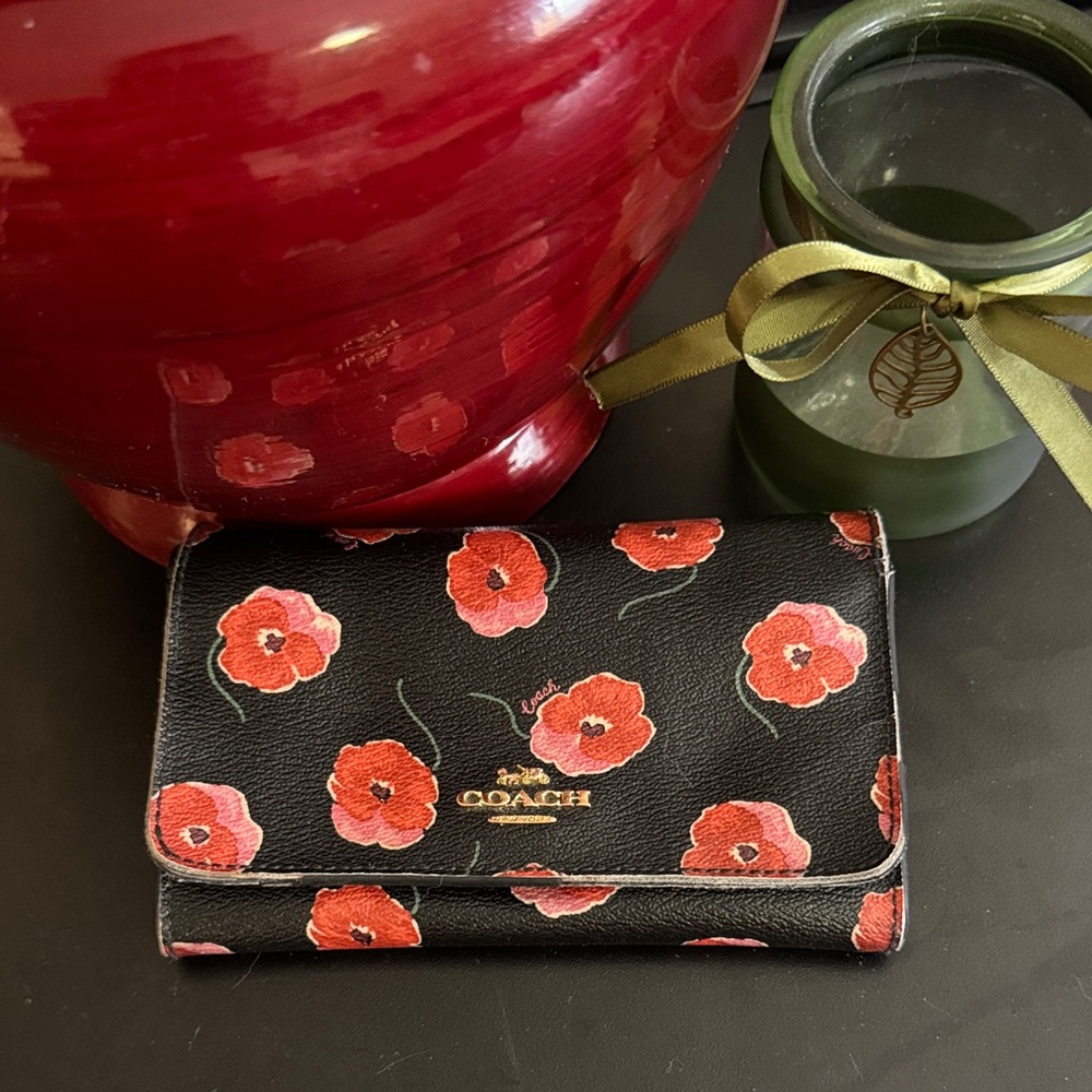 COACH bifold wallet with cute poppy print. Change pocket in back. Snap closure.